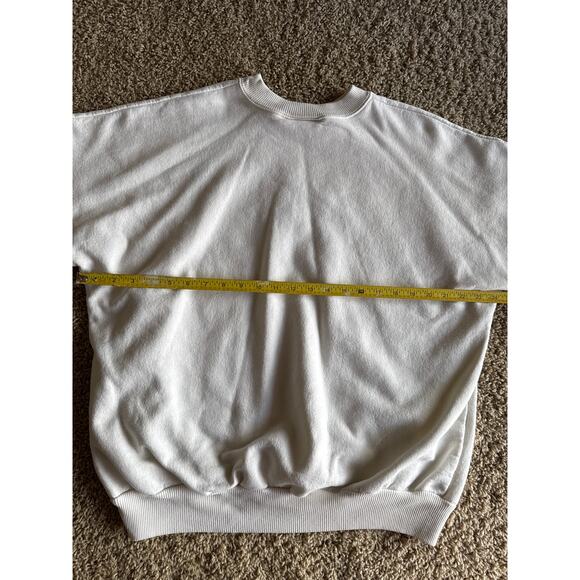 Vintage White Embroidered XL Canada Crewneck Made in Canada - Picture 6 of 8